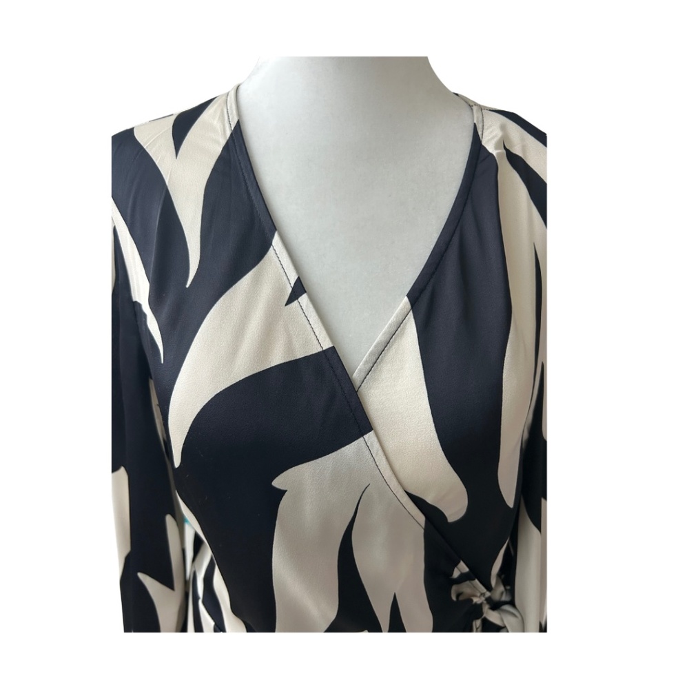 H&M Navy and Cream Abstract Print Wrap Dress Long Sleeve Size Medium - Picture 6 of 11